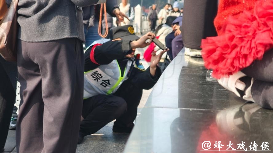 魔都这项旅游服务绝了!官方下场,帮你在陆家嘴“出片” 魔都这项旅游服务绝了!官方下场,帮你在陆家嘴“出片”