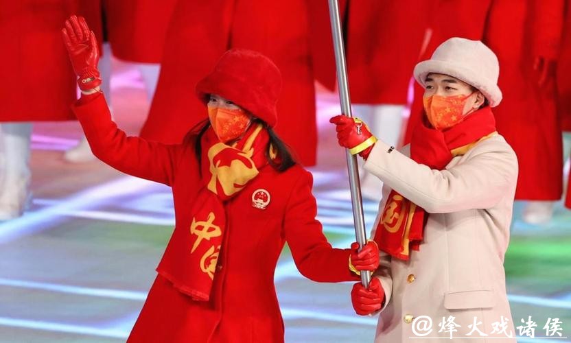 中国代表团惊艳亮相米兰冬奥开幕式，尽显飒爽风姿